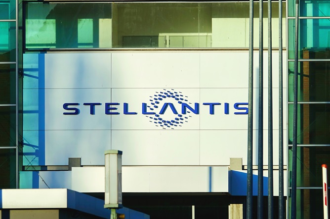 AdobeStock_stellantis.jpg