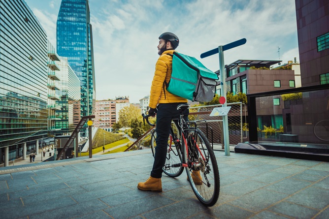 rider_AdobeStock_392035507.jpg