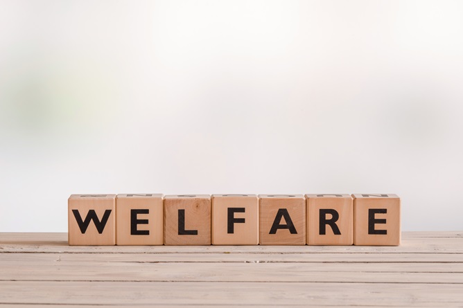 welfare2_AdobeStock_105726599.jpg