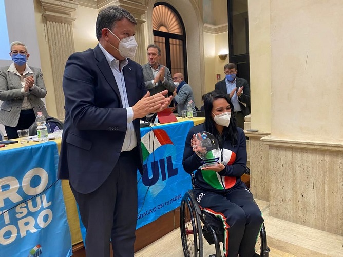 Bombardieri premia l'atleta paralimpica, Eleonora De Paolis