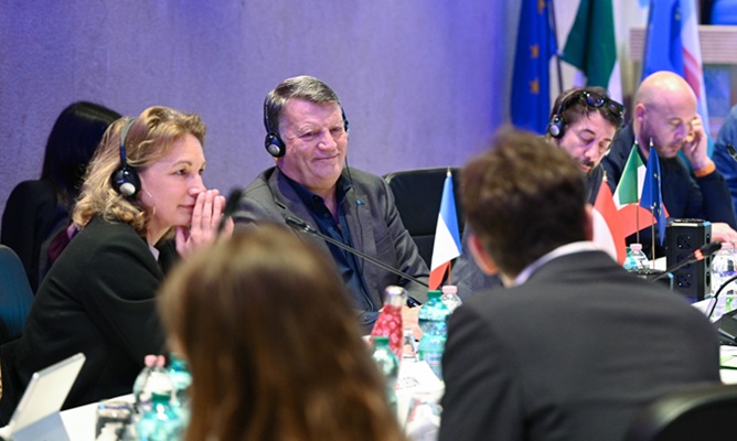 �Con i sindacati riformisti europei, chiediamo un piano industriale comune, clausole al patto di sta