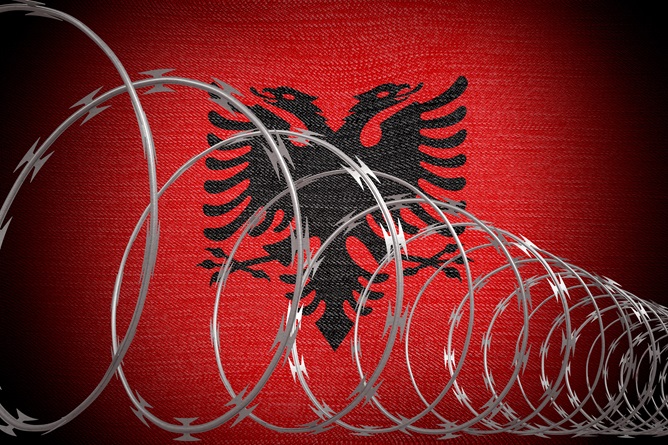 Bloccati per la Terza Volta i Trasferimenti di Migranti in Albania