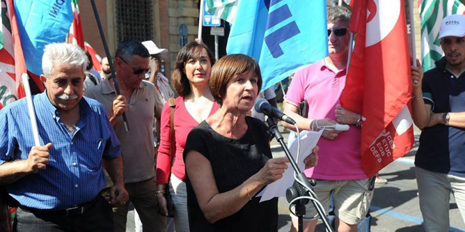 �Due anni per cercare lavoro, regolarizzare chi ha perso il permesso�