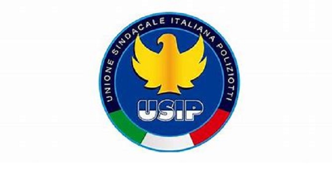 «Giù le mani dai Poliziotti»