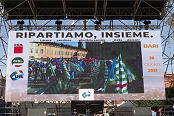 #RIPARTIAMOINSIEME. La piazza di Bari