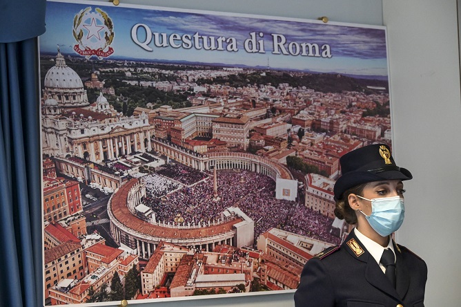 Via oltre mille precari delle prefetture e questure: rischio caos permessi di soggiorno e asilo