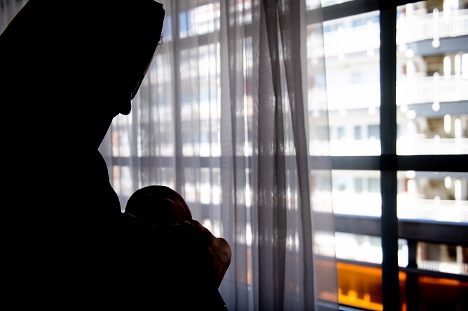Permesso di soggiorno per vittime di violenza domestica, chi ne ha diritto?